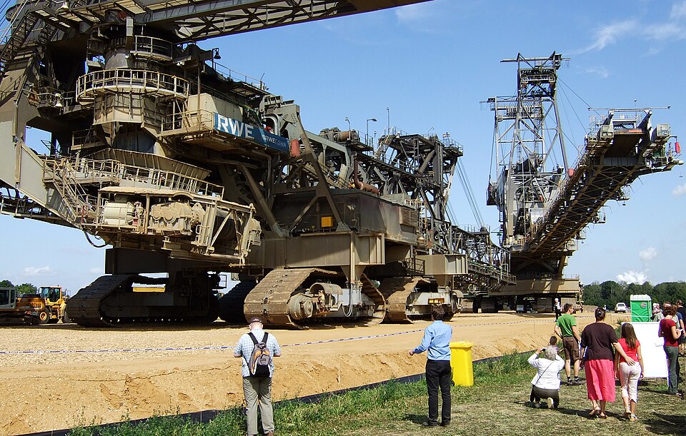 Umzug eines Absetzers vom Tagebau Bergheim zum Tagebau Hambach.