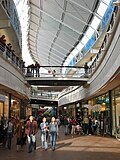 English:  Shopping mallPolski:  Galeria handlowa